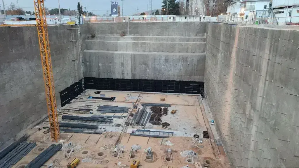 اجرای زهکشی و ایزولاسیون گود ساختمانی | آرین کارادژ